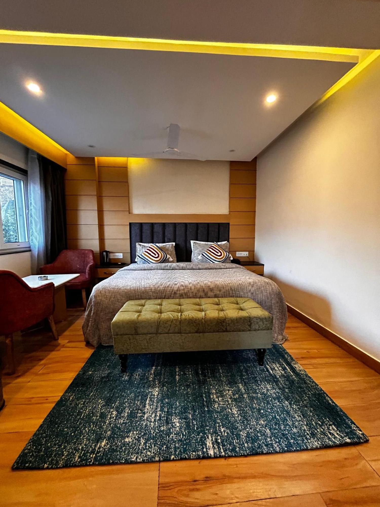 Hotel Super @Mall Road Mussoorie Bagian luar foto